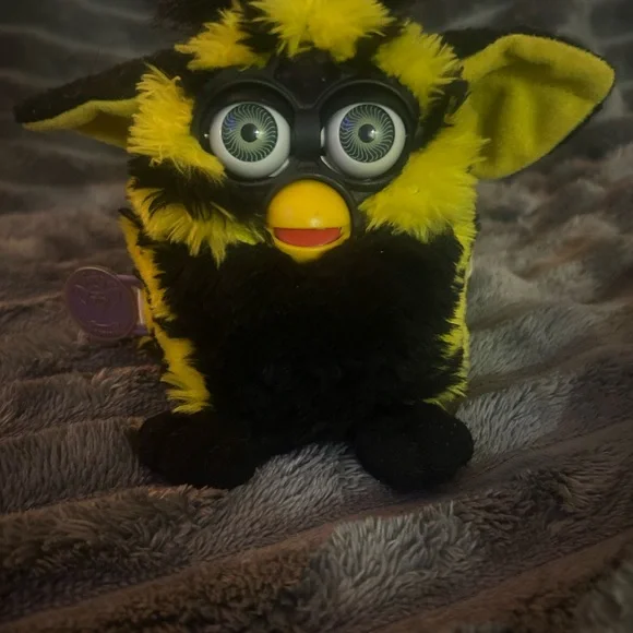 Original Furby Bumblebee - Picture 3 of 5